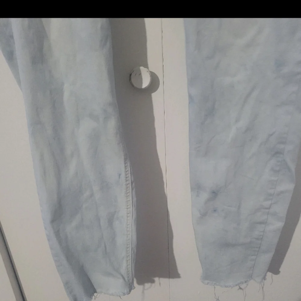 Old Navy Light Blue Rockstar Jeans - Picture 3 of 7